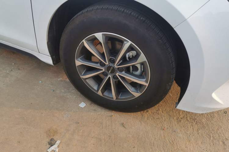 Used BYD Destroyer 05 2023 Champion Edition DM-i 55KM Luxury Model Right Front Wheel Hub
