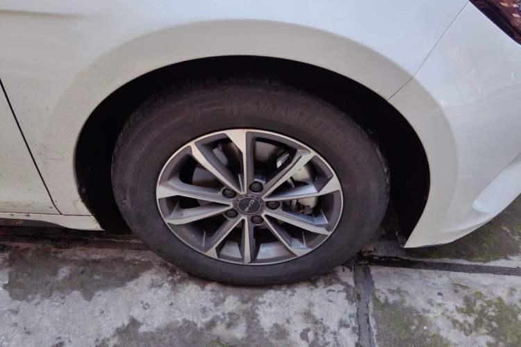Used BYD Destroyer 05 2023 Champion Edition DM-i 55KM Luxury Model Right Front Wheel Hub
