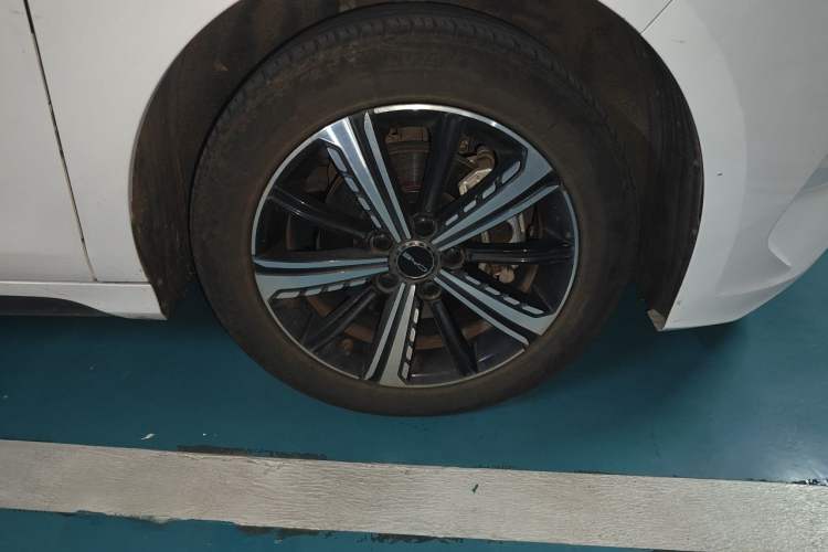 Used BYD Destroyer 05 2023 Champion Edition DM-i 120KM Prestige Model Right Front Wheel Hub