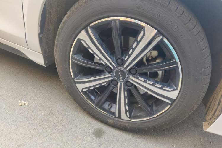 Used BYD Destroyer 05 2023 Champion Edition DM-i 120KM Prestige Model Right Front Wheel Hub
