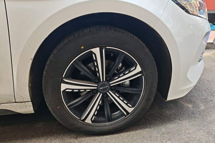 Used BYD Destroyer 05 2023 Champion Edition DM-i 120KM Prestige Model Right Front Wheel Hub