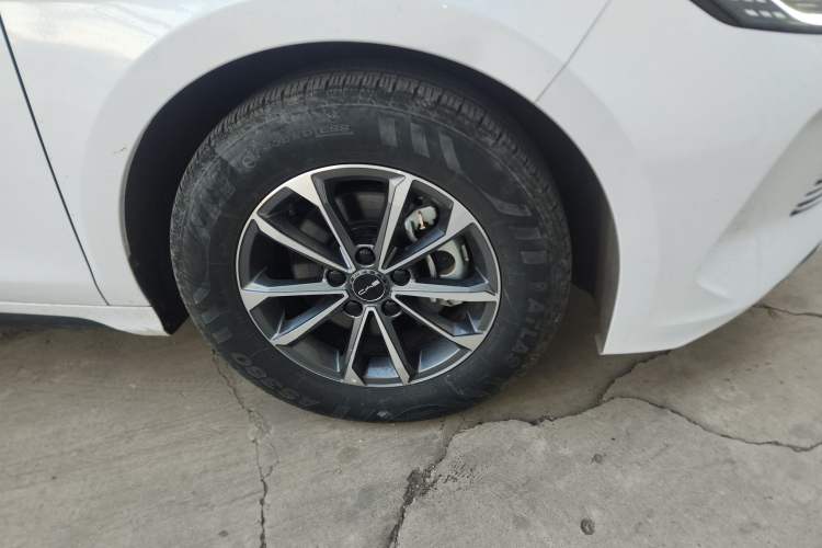 Used BYD Destroyer 05 2023 Champion Edition DM-i 55KM Luxury Model Right Front Wheel Hub