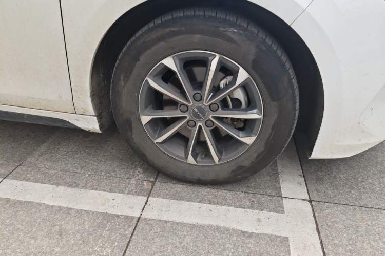 Used BYD Destroyer 05 2023 Champion Edition DM-i 55KM Luxury Model Right Front Wheel Hub