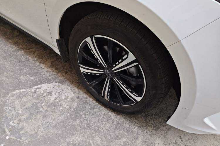 Used BYD Destroyer 05 2023 Champion Edition DM-i 120KM Prestige Model Right Front Wheel Hub