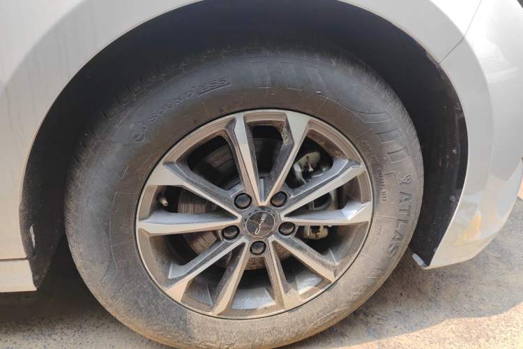 Used BYD Destroyer 05 2023 Champion Edition DM-i 55KM Prestige Model Right Front Wheel Hub