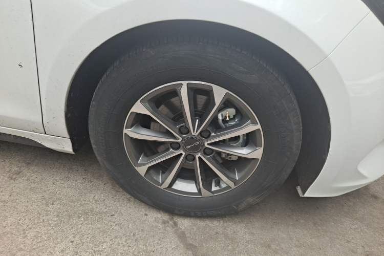 Used BYD Destroyer 05 2023 Champion Edition DM-i 55KM Luxury Model Right Front Wheel Hub