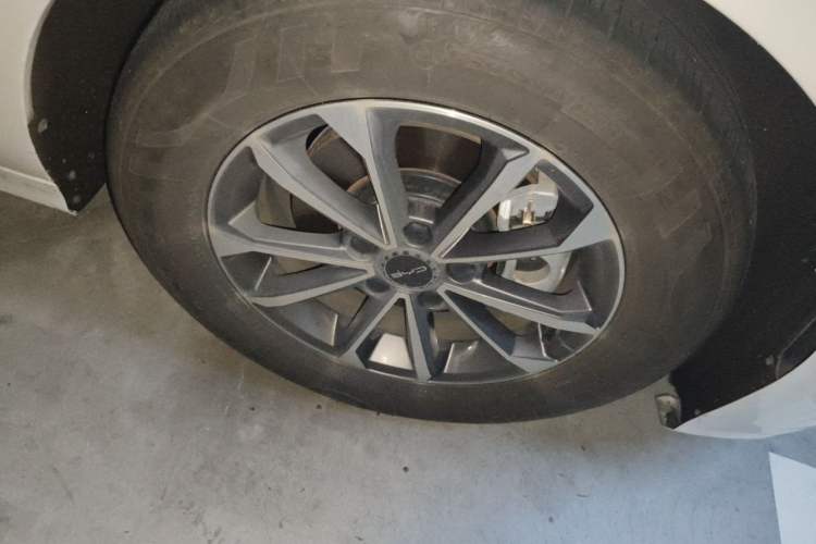 Used BYD Destroyer 05 2023 Champion Edition DM-i 120KM Luxury Model Right Front Wheel Hub
