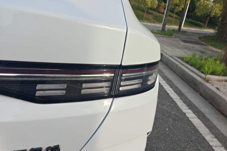 Used BYD Destroyer 05 2023 Champion Edition DM-i 55KM Prestige Model Right Rear Taillight