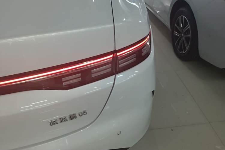 Used BYD Destroyer 05 2023 Champion Edition DM-i 120KM Luxury Model Right Rear Taillight