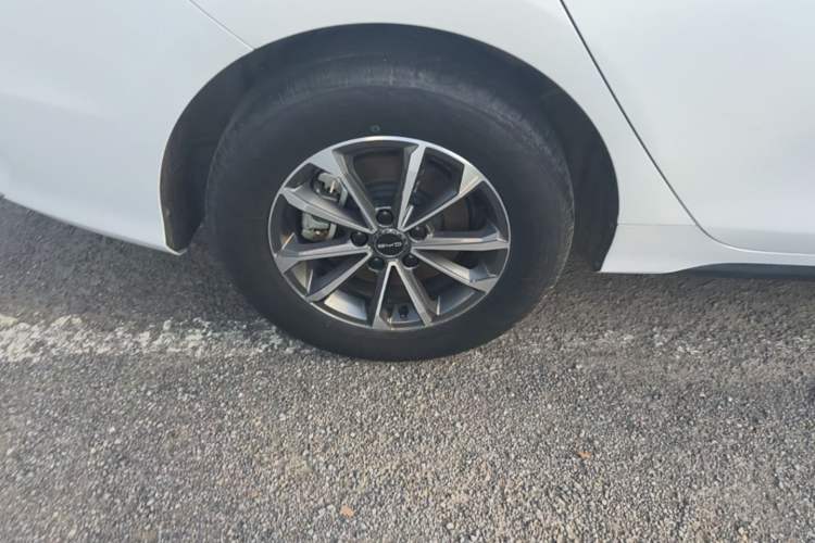Used BYD Destroyer 05 2023 Champion Edition DM-i 55KM Luxury Model Right Rear Wheel Hub