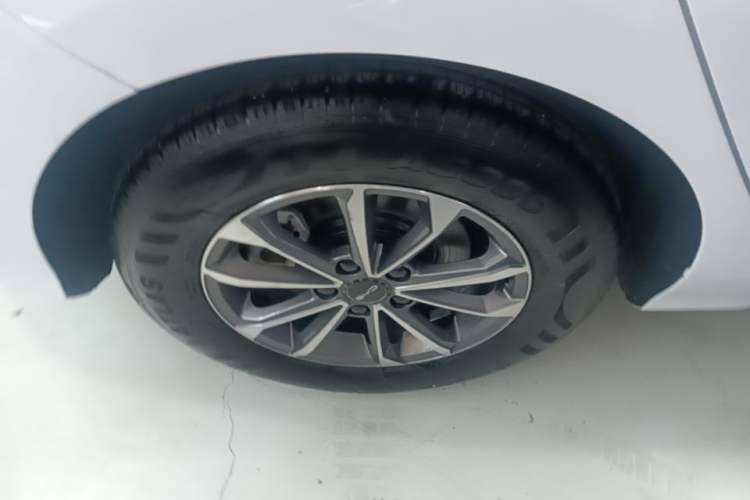 Used BYD Destroyer 05 2023 Champion Edition DM-i 55KM Luxury Model Right Rear Wheel Hub