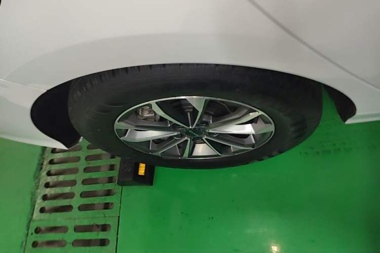 Used BYD Destroyer 05 2023 Champion Edition DM-i 55KM Luxury Model Right Rear Wheel Hub
