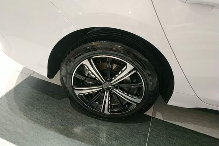 Used BYD Destroyer 05 2023 Champion Edition DM-i 120KM Prestige Model Right Rear Wheel Hub