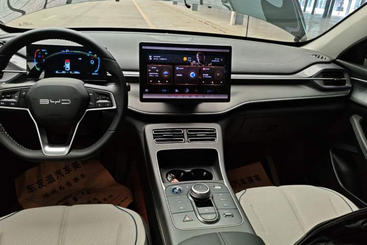 Used BYD Destroyer 05 2024 HONOR Edition DM-i 55KM Luxury Model Audio And AC Panel