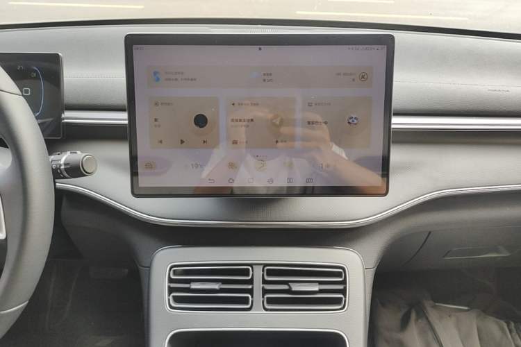 Used BYD Destroyer 05 2024 HONOR Edition DM-i 55KM Luxury Model Audio And AC Panel