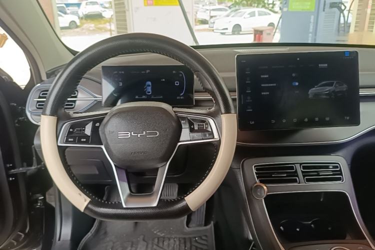Used BYD Destroyer 05 2024 Honor Edition DM-i 120KM Luxury Model Center Console