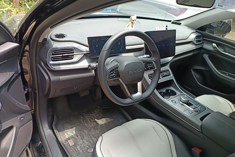 Used BYD Destroyer 05 2024 HONOR Edition DM-i 55KM Luxury Model Center Console