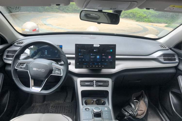 Used BYD Destroyer 05 2024 HONOR Edition DM-i 55KM Luxury Model Center Console