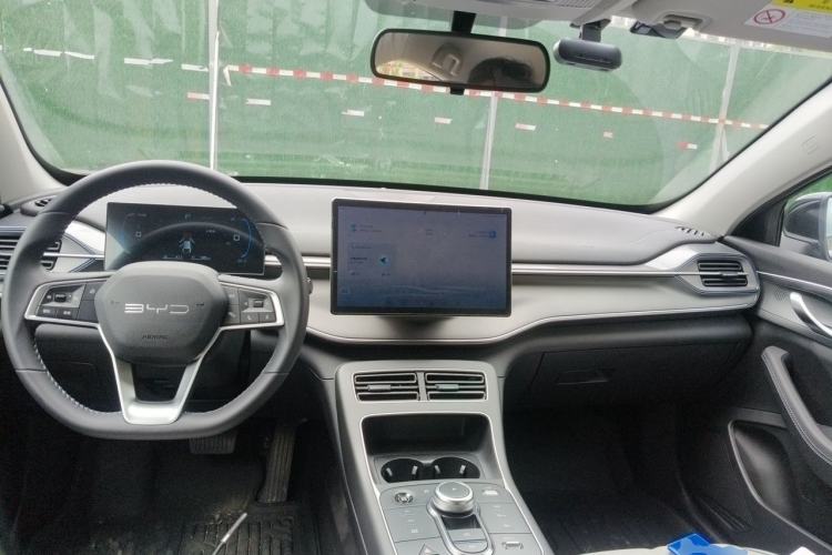Used BYD Destroyer 05 2024 HONOR Edition DM-i 55KM Luxury Model Center Console