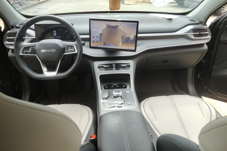 Used BYD Destroyer 05 2024 HONOR Edition DM-i 55KM Luxury Model Center Console