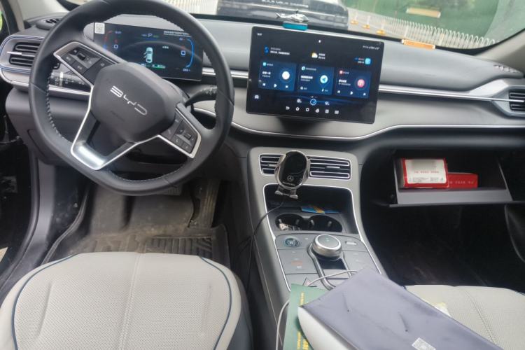 Used BYD Destroyer 05 2024 HONOR Edition DM-i 55KM Luxury Model Center Console
