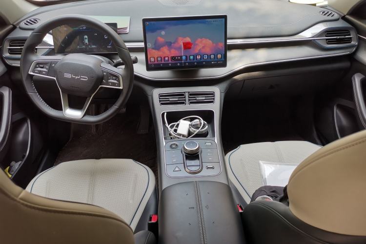 Used BYD Destroyer 05 2024 HONOR Edition DM-i 55KM Luxury Model Center Console