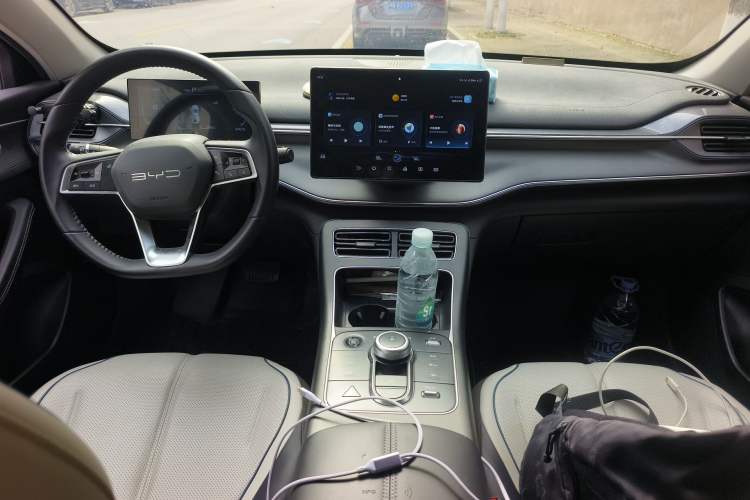 Used BYD Destroyer 05 2024 HONOR Edition DM-i 55KM Luxury Model Center Console