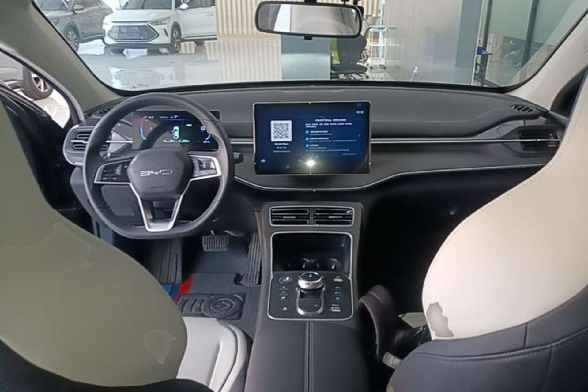 Used BYD Destroyer 05 2024 HONOR Edition DM-i 55KM Luxury Model Center Console