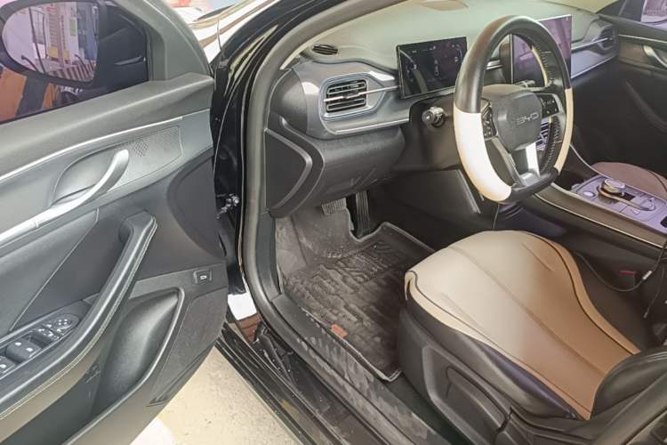 Used BYD Destroyer 05 2024 Honor Edition DM-i 120KM Luxury Model Driver Seat