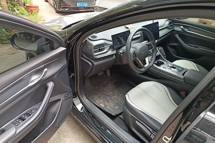 Used BYD Destroyer 05 2024 HONOR Edition DM-i 55KM Luxury Model Driver Seat