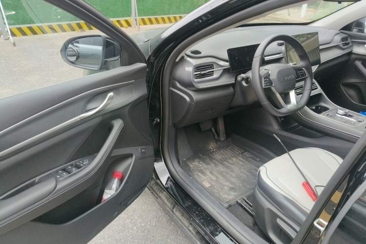 Used BYD Destroyer 05 2024 HONOR Edition DM-i 55KM Luxury Model Driver Seat