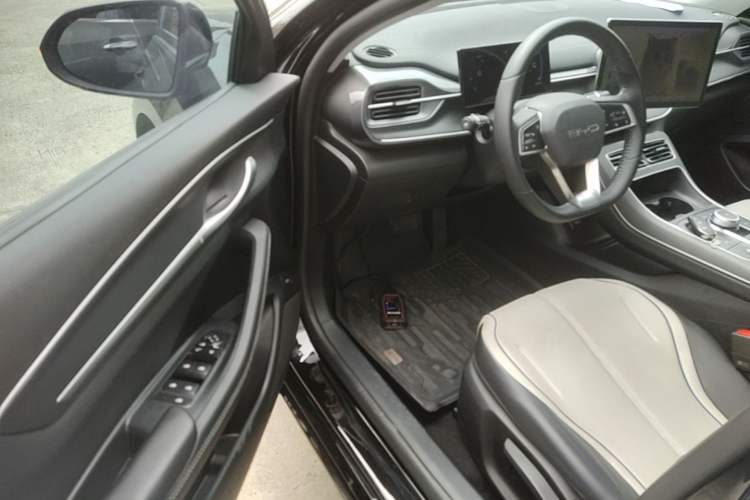 Used BYD Destroyer 05 2024 HONOR Edition DM-i 55KM Luxury Model Driver Seat