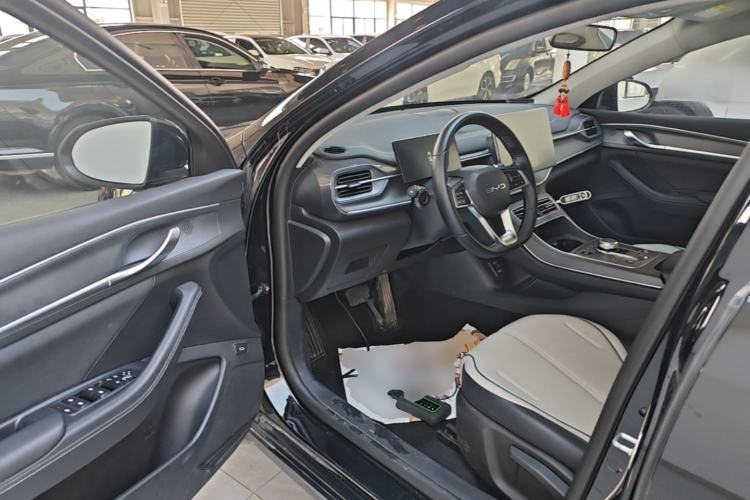 Used BYD Destroyer 05 2024 HONOR Edition DM-i 55KM Luxury Model Driver Seat