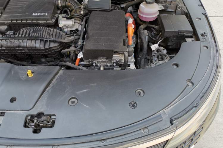 Used BYD Destroyer 05 2024 HONOR Edition DM-i 55KM Luxury Model Engine Bay Left