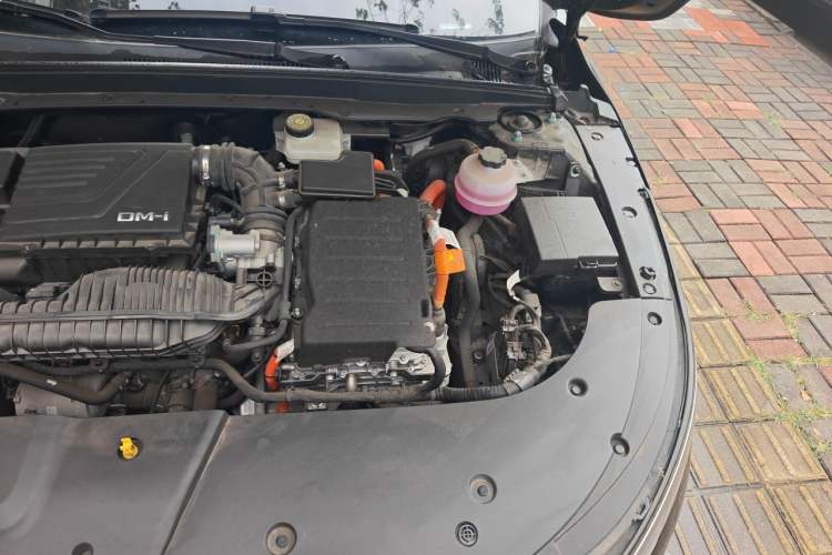Used BYD Destroyer 05 2024 HONOR Edition DM-i 55KM Luxury Model Engine Bay Left