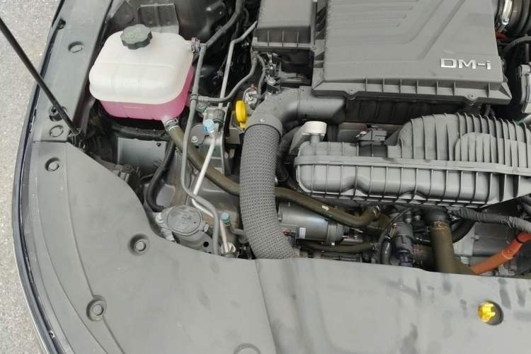 Used BYD Destroyer 05 2024 HONOR Edition DM-i 55KM Luxury Model Engine Bay Right