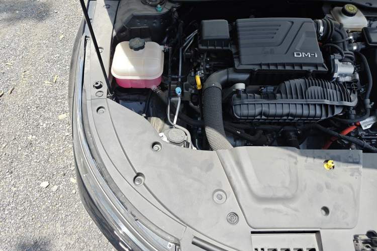 Used BYD Destroyer 05 2024 HONOR Edition DM-i 55KM Luxury Model Engine Bay Right