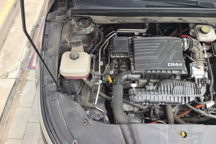 Used BYD Destroyer 05 2024 HONOR Edition DM-i 55KM Luxury Model Engine Bay Right