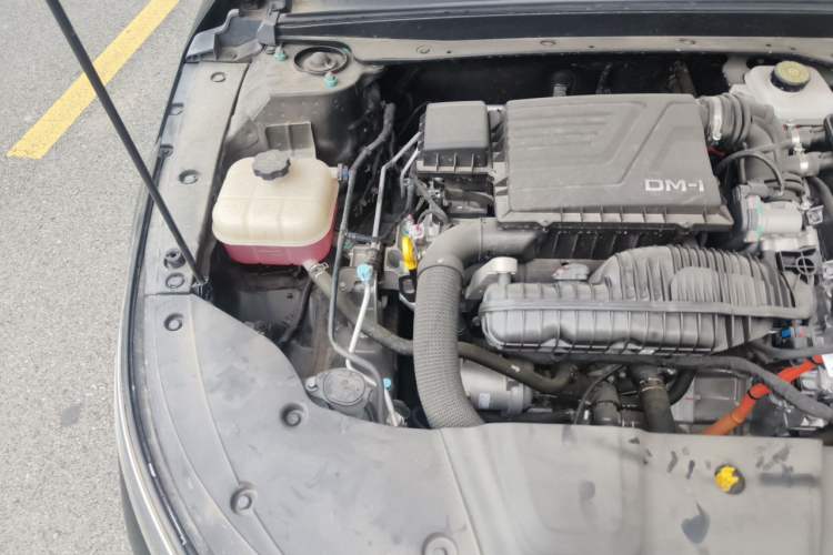 Used BYD Destroyer 05 2024 HONOR Edition DM-i 55KM Luxury Model Engine Bay Right