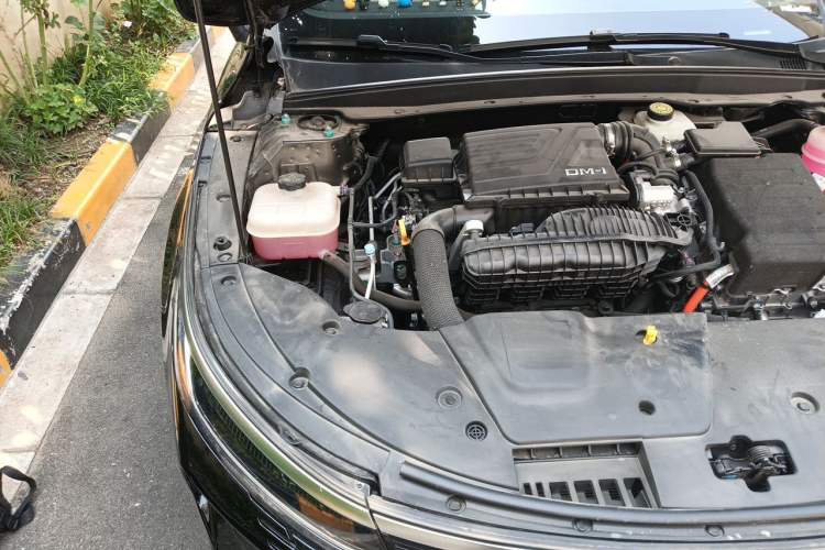 Used BYD Destroyer 05 2024 HONOR Edition DM-i 55KM Luxury Model Engine Bay Right