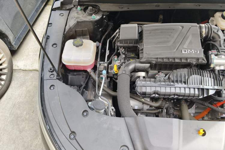 Used BYD Destroyer 05 2024 HONOR Edition DM-i 55KM Luxury Model Engine Bay Right