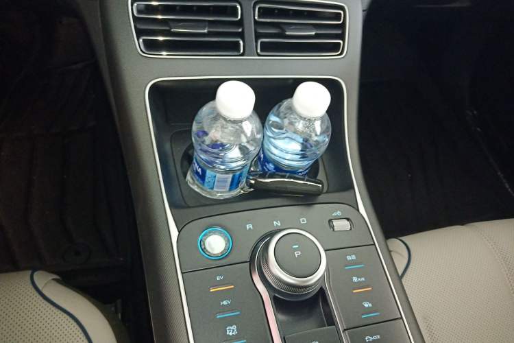 Used BYD Destroyer 05 2024 Honor Edition DM-i 120KM Luxury Model Gear Lever