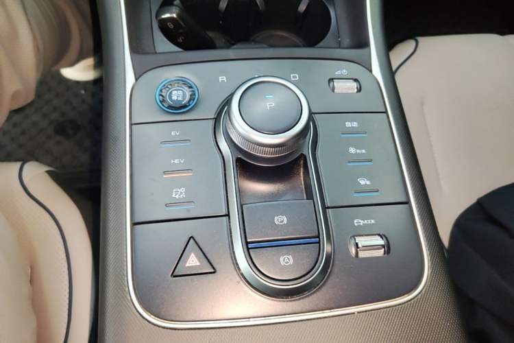 Used BYD Destroyer 05 2024 Honor Edition DM-i 120KM Luxury Model Gear Lever