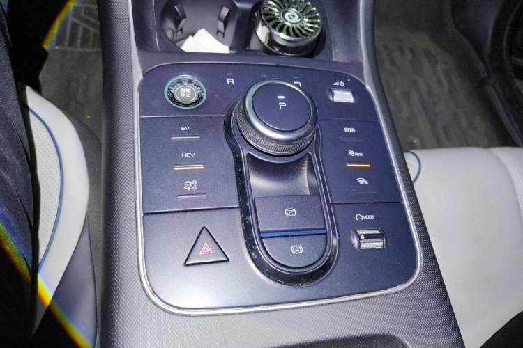 Used BYD Destroyer 05 2024 HONOR Edition DM-i 55KM Luxury Model Gear Lever