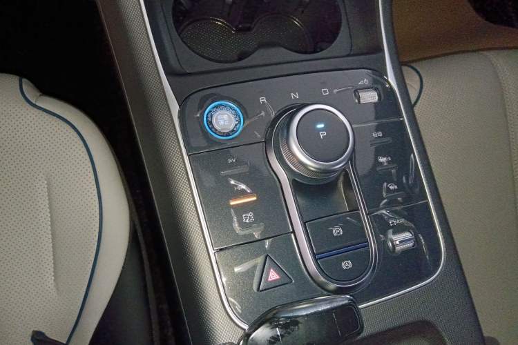 Used BYD Destroyer 05 2024 Honor Edition DM-i 120KM Luxury Model Gear Lever