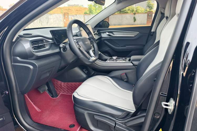 Used BYD Destroyer 05 2024 Honor Edition DM-i 120KM Luxury Model Interior 1