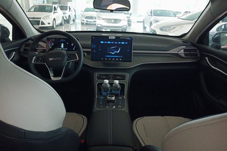 Used BYD Destroyer 05 2024 Honor Edition DM-i 120KM Luxury Model Interior 2
