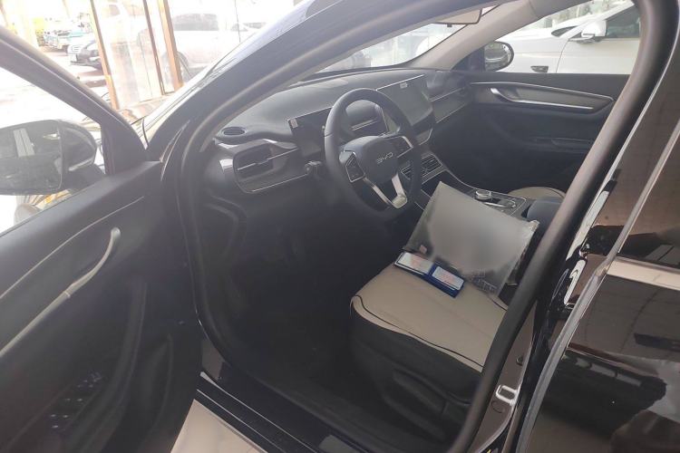 Used BYD Destroyer 05 2024 Honor Edition DM-i 120KM Luxury Model Interior 2