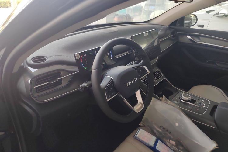 Used BYD Destroyer 05 2024 Honor Edition DM-i 120KM Luxury Model Interior 3