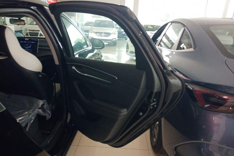 Used BYD Destroyer 05 2024 Honor Edition DM-i 120KM Luxury Model Interior 6